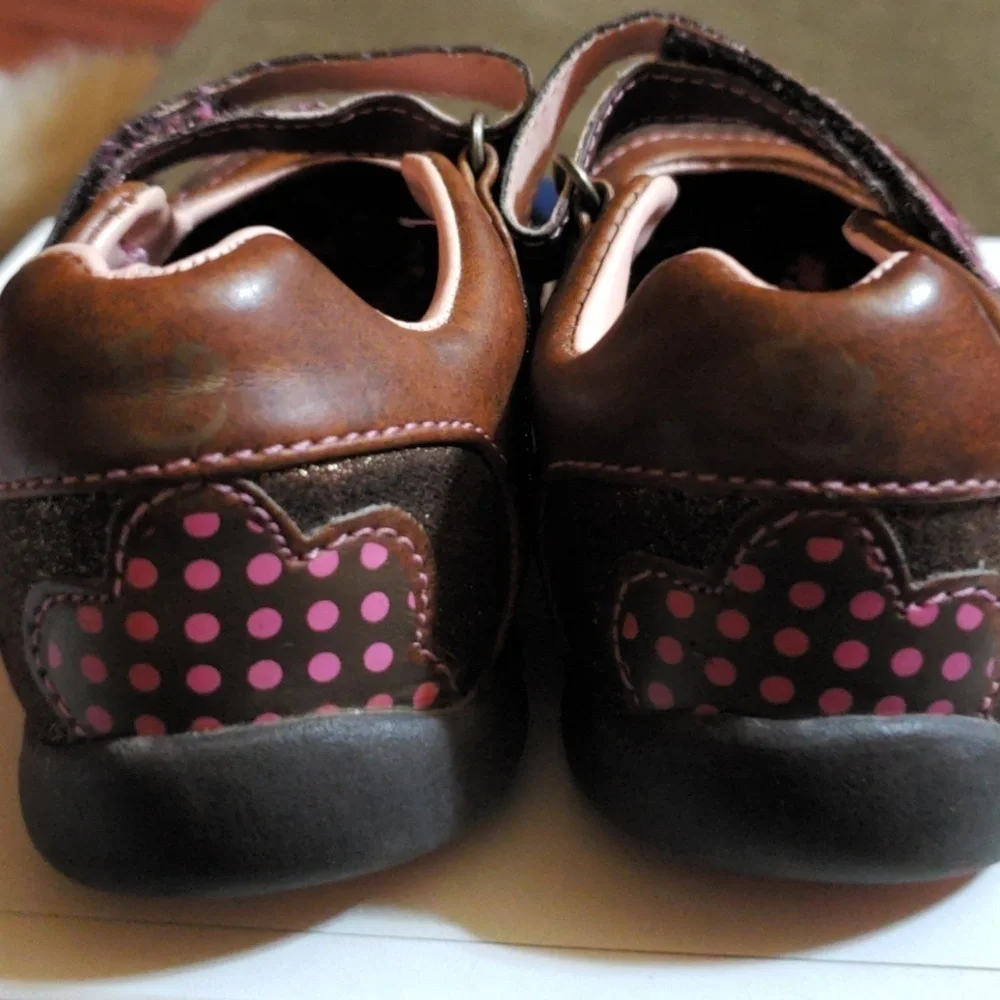 Little girl brown shoes
